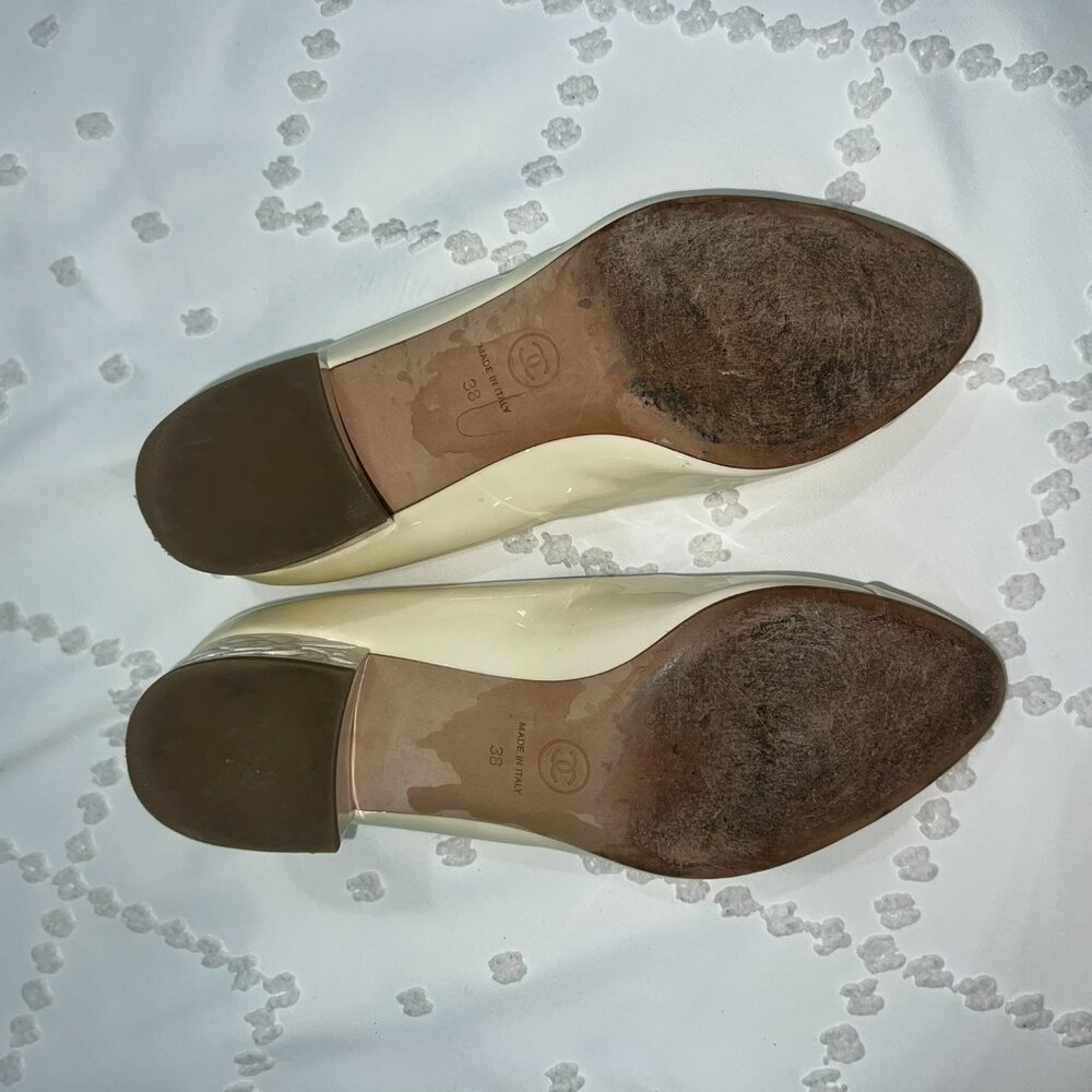 Chanel Mary Janes Patent Leather Cream Pumps - Picture 3 of 9